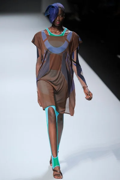 Look 16